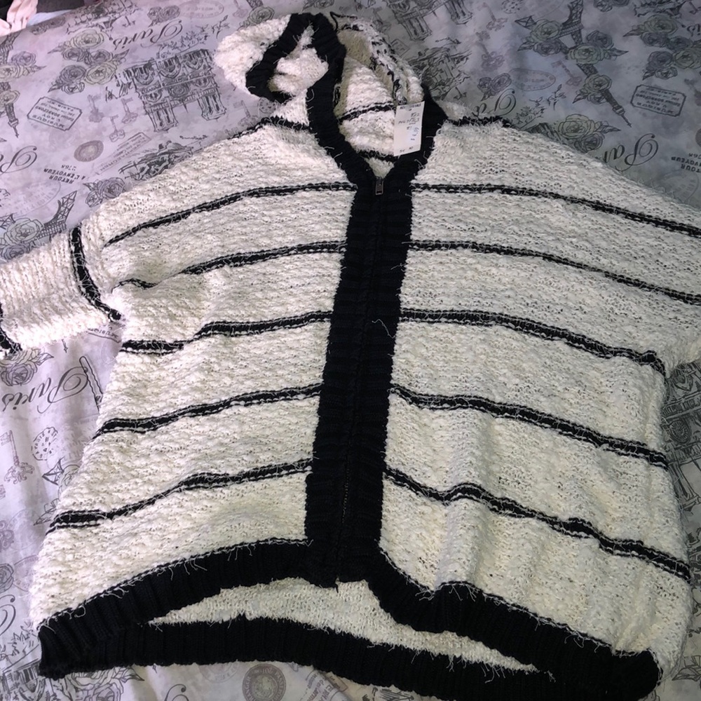 Aeropostale Black and White Sweater